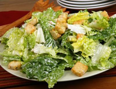 Oppskrift på salat "Caesar" klassisk med kylling - velsmakende og enkel