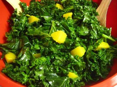 Salat med hermetisk fersken: oppskrifter