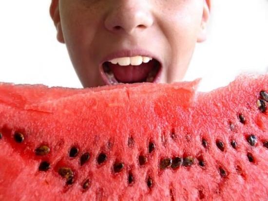 Jeg lurer på om det er mulig å spise en vannmelon for natten.